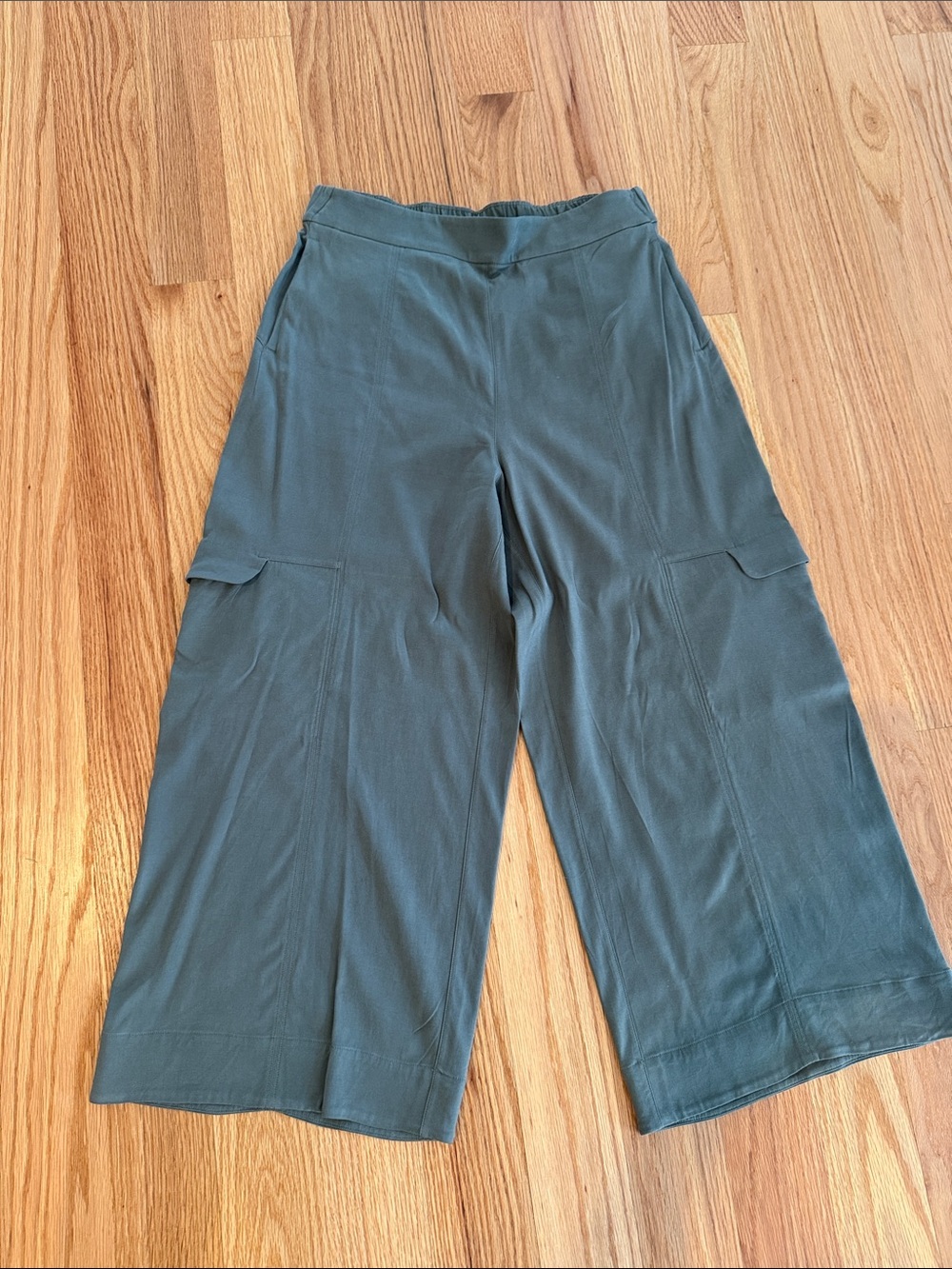 lululemon athletica Wide-Leg Cropped Pants in Slate Green